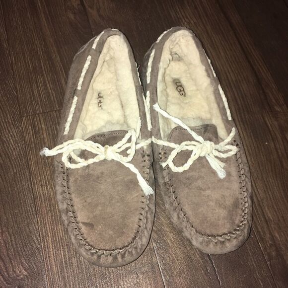 Uggs shearling lined moccasin slippers - Picture 1 of 5